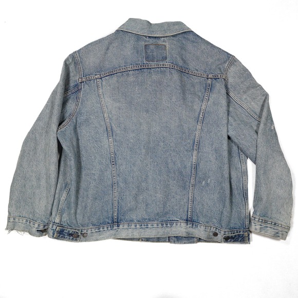 LEVI'S Men's Size 3XL Light Wash Distressed Denim Trucker Jean Jacket - Picture 4 of 9